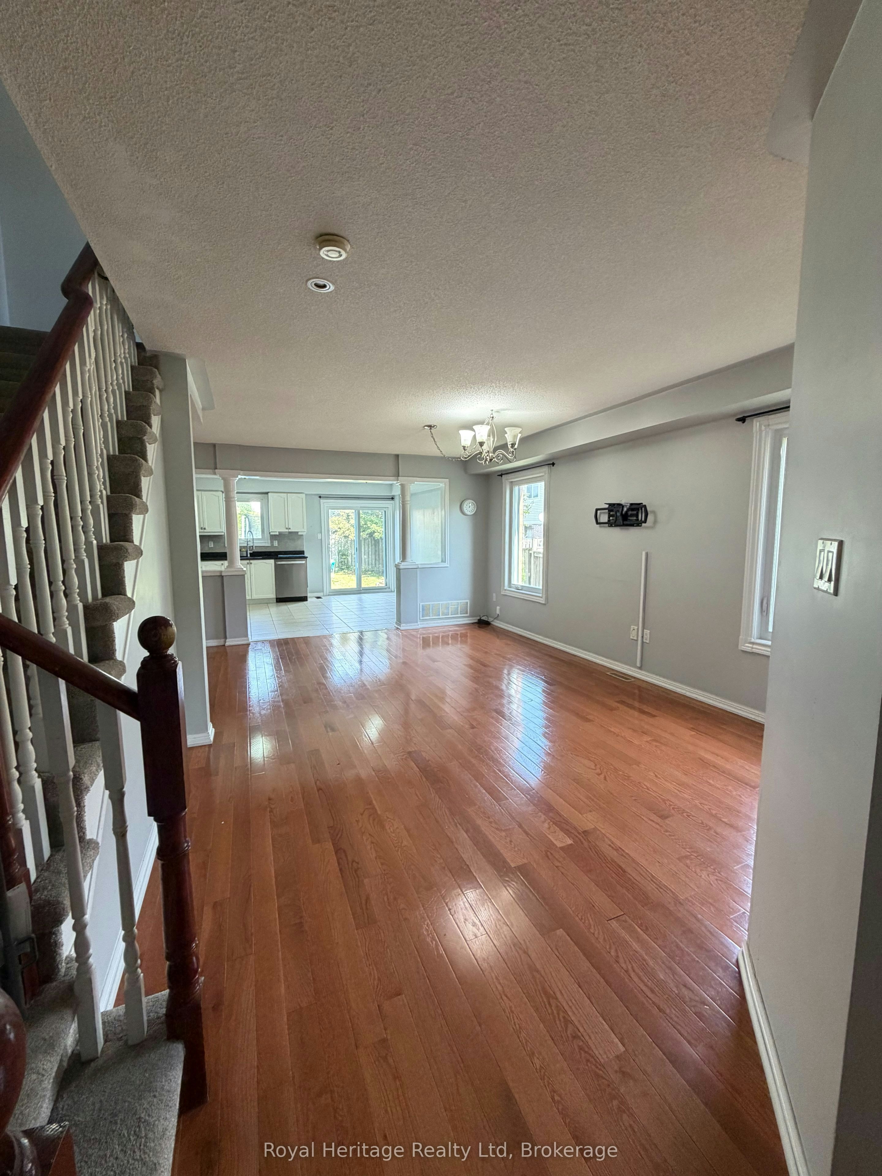 59 Bonello Crescent, Whitby, ON, L1R 3N7 - 4