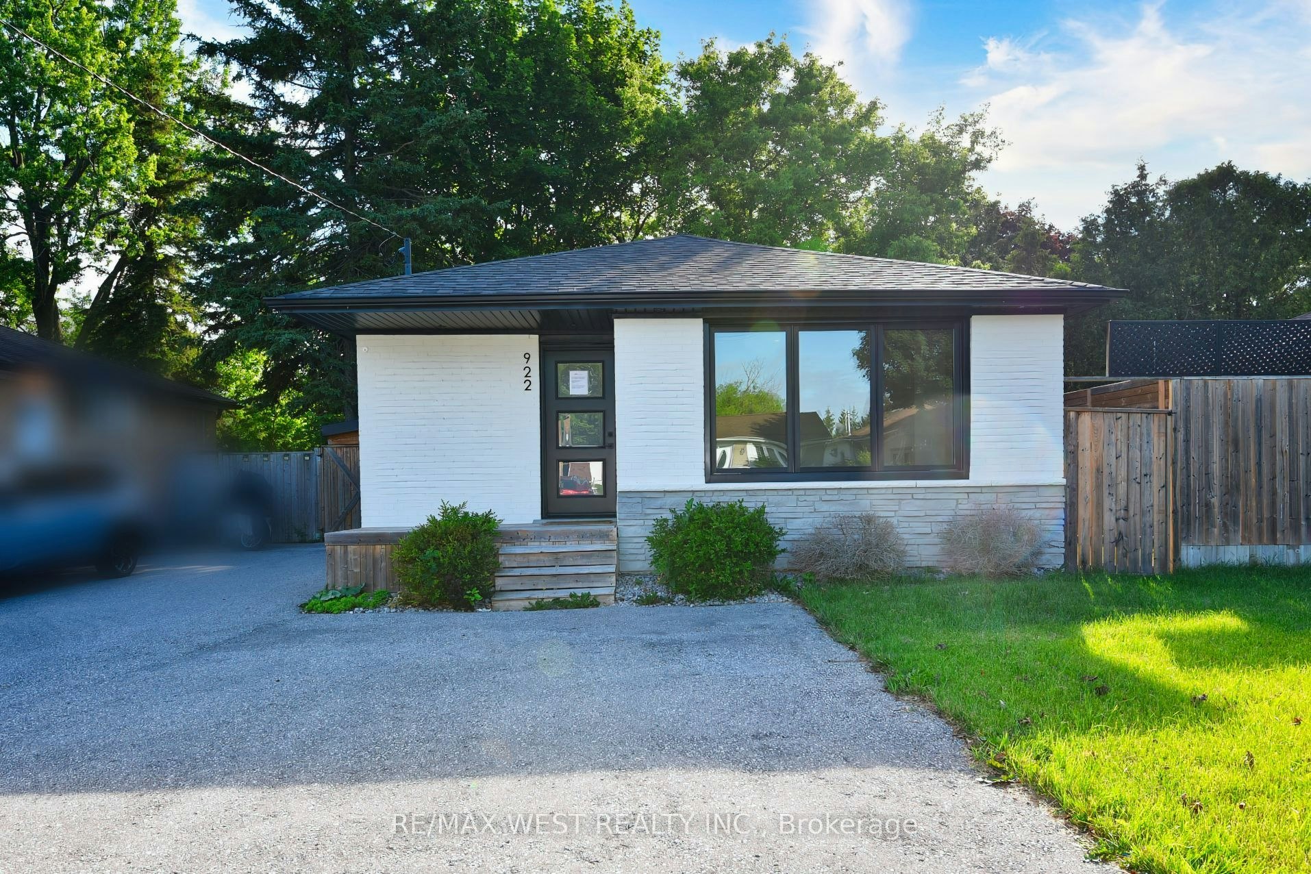 922 Centre Street N, Whitby, ON, L1N 4V1