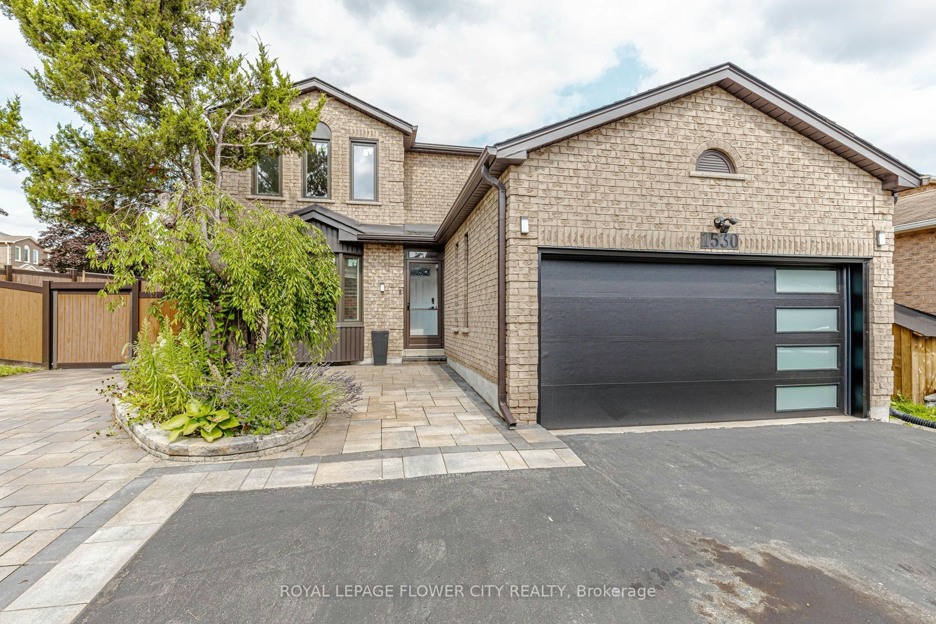1530 Somergrove Crescent, Pickering, ON, L1X 2K7 - 2