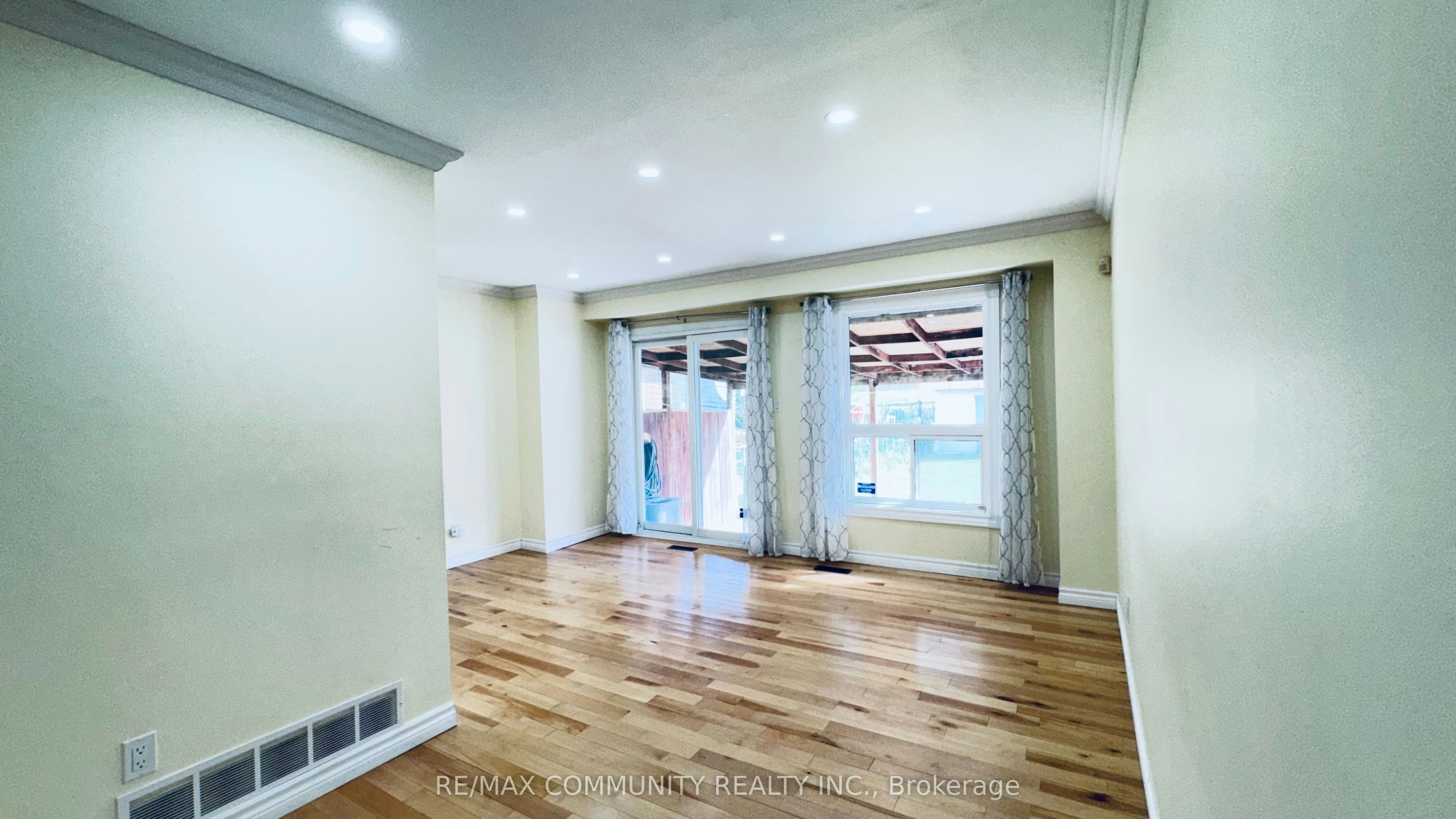 45 Shepmore Terrace, Toronto, ON, M1B 3H3 - 4
