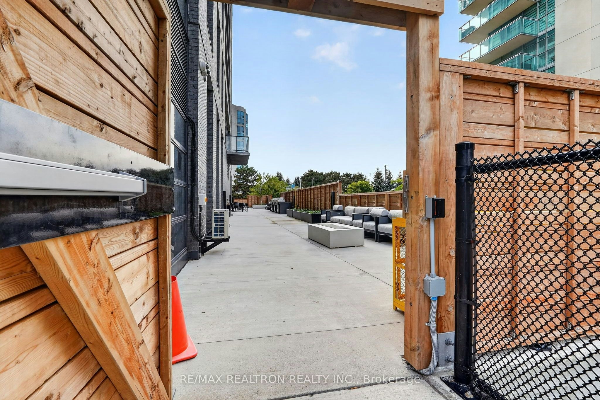 108 B-1604 Charles Street, Whitby, ON, L1N 0P2 - 23