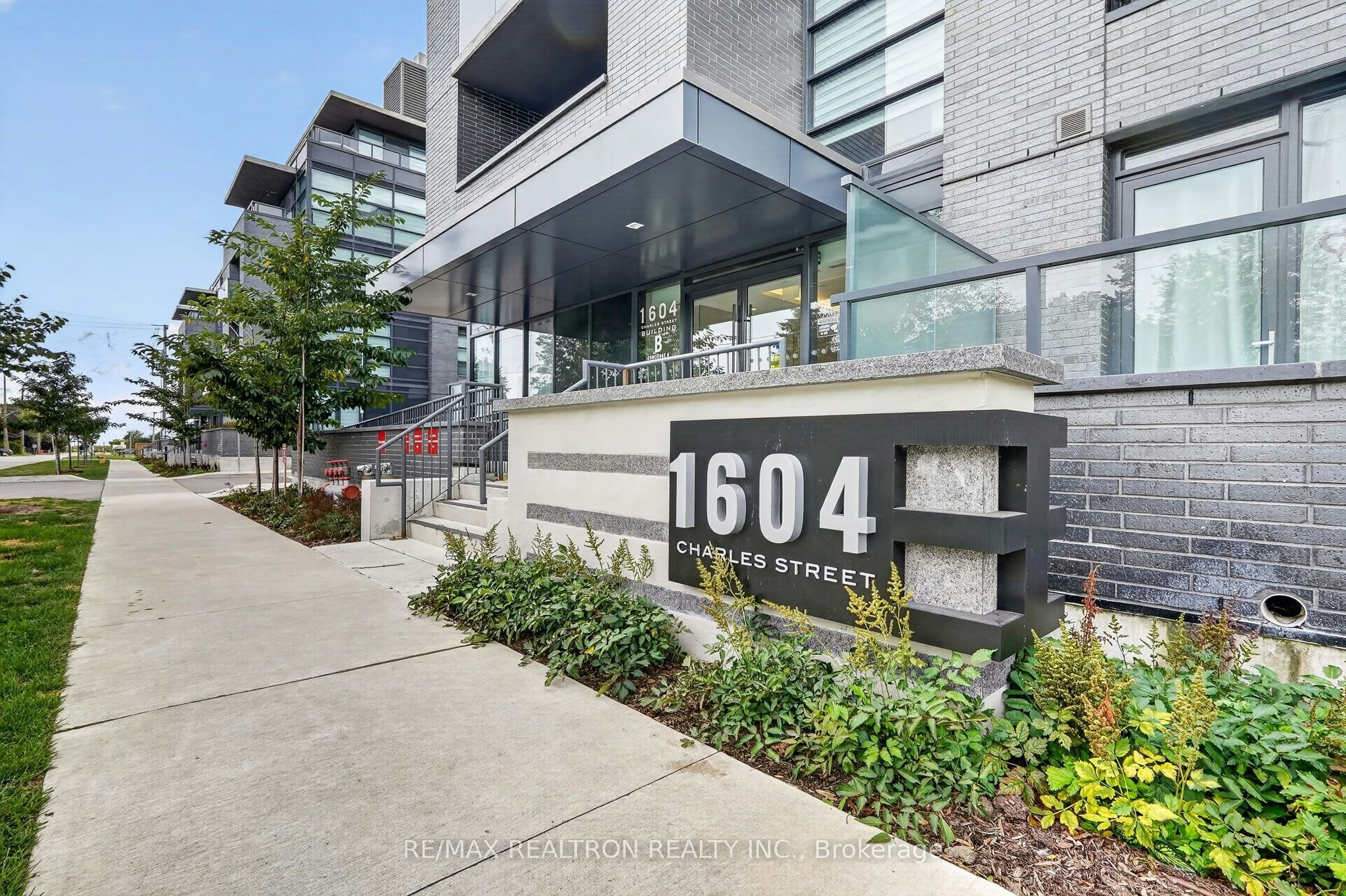 108 B-1604 Charles Street, Whitby, ON, L1N 0P2 - 2