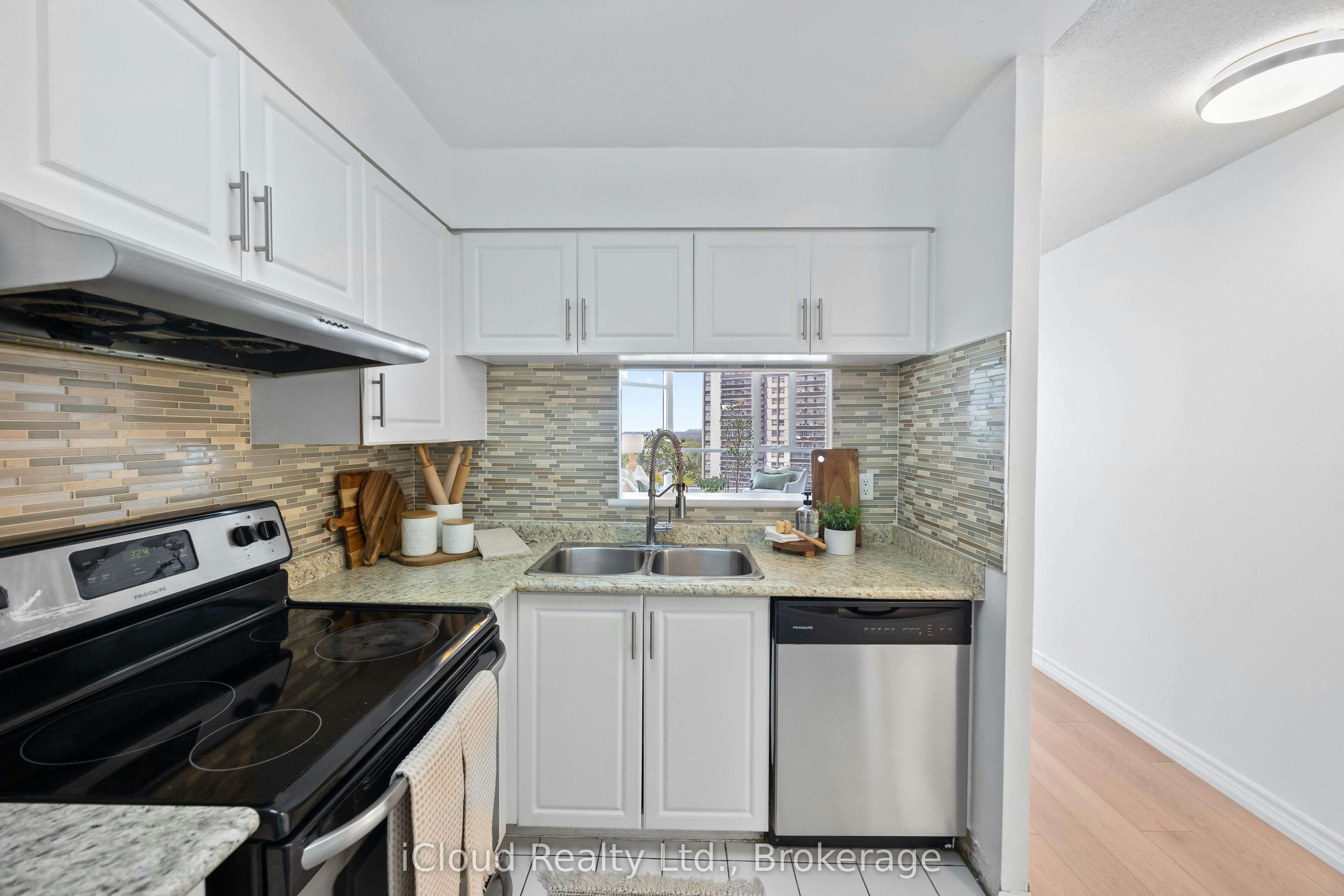 1107-3231 Eglinton Avenue E, Toronto, ON, M1J 3N5 - 12
