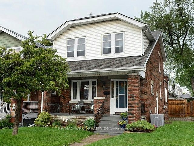 811 Coxwell Avenue, Toronto, ON, M4C 3E5