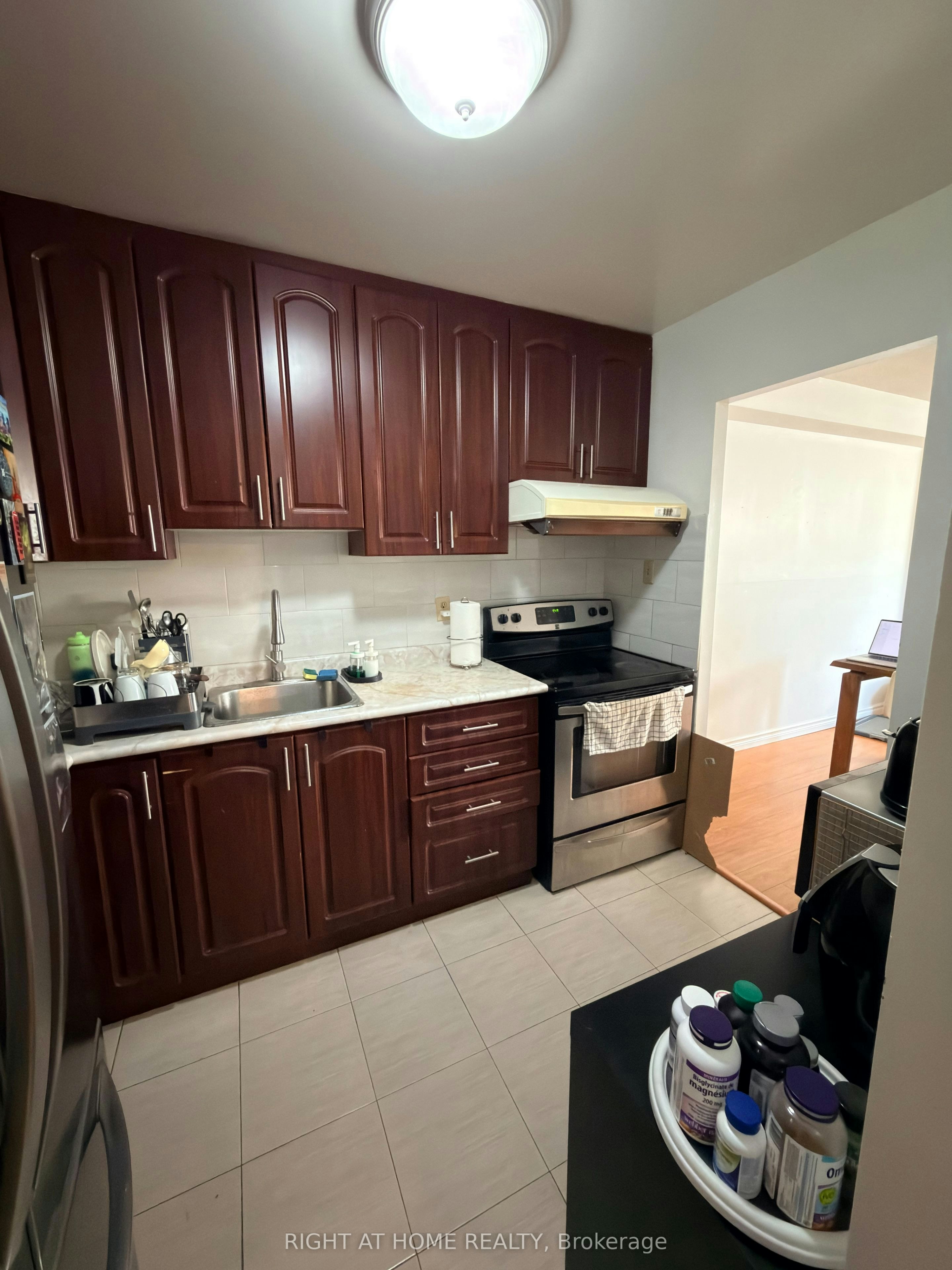 #208-2500 Bridletowne Circle, Toronto, ON, M1W 2V6 - 6