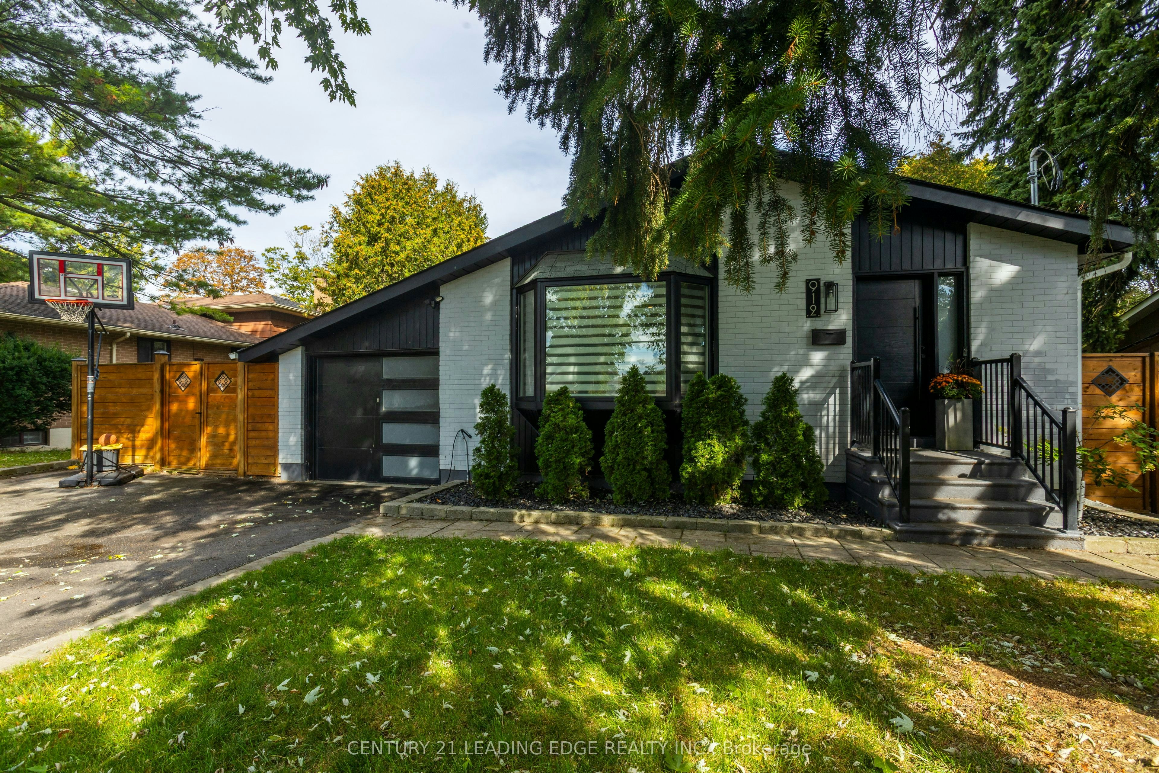 912 Vistula Drive, Pickering, ON, L1W 2L5