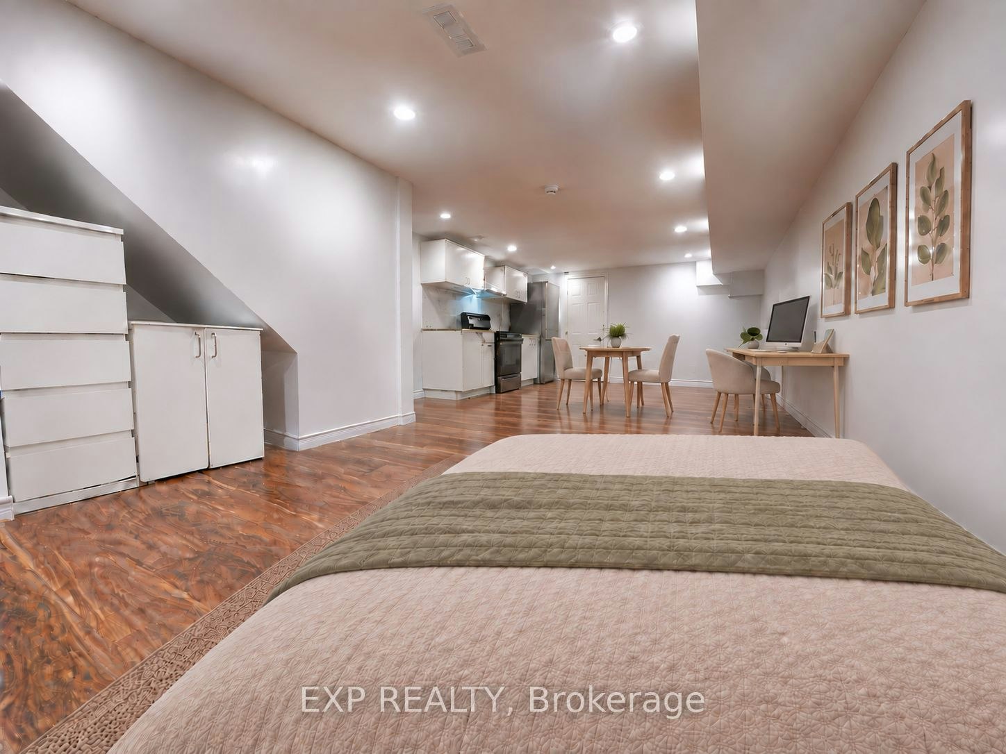 Lower-1042 Coxwell Avenue, Toronto, ON, M4C 3G5 - 4