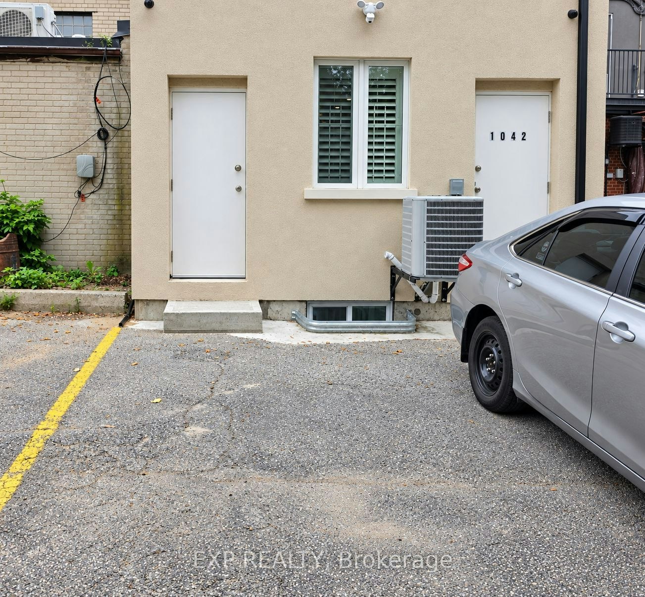 Lower-1042 Coxwell Avenue, Toronto, ON, M4C 3G5 - 7