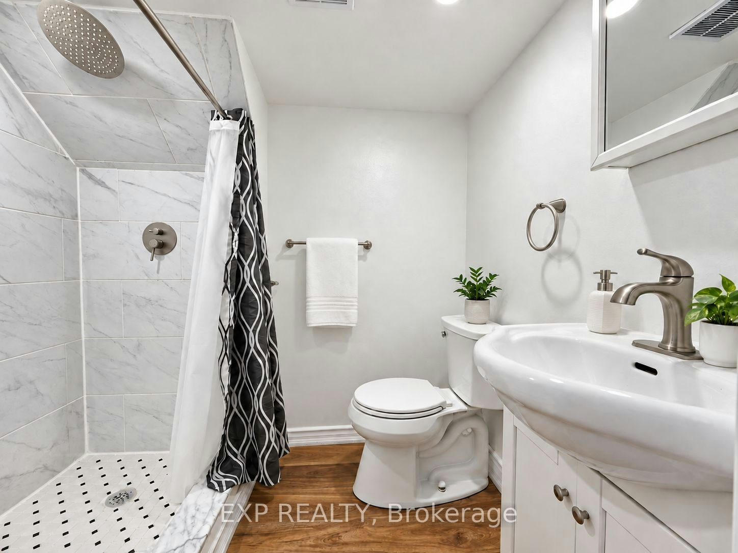 Lower-1042 Coxwell Avenue, Toronto, ON, M4C 3G5 - 6