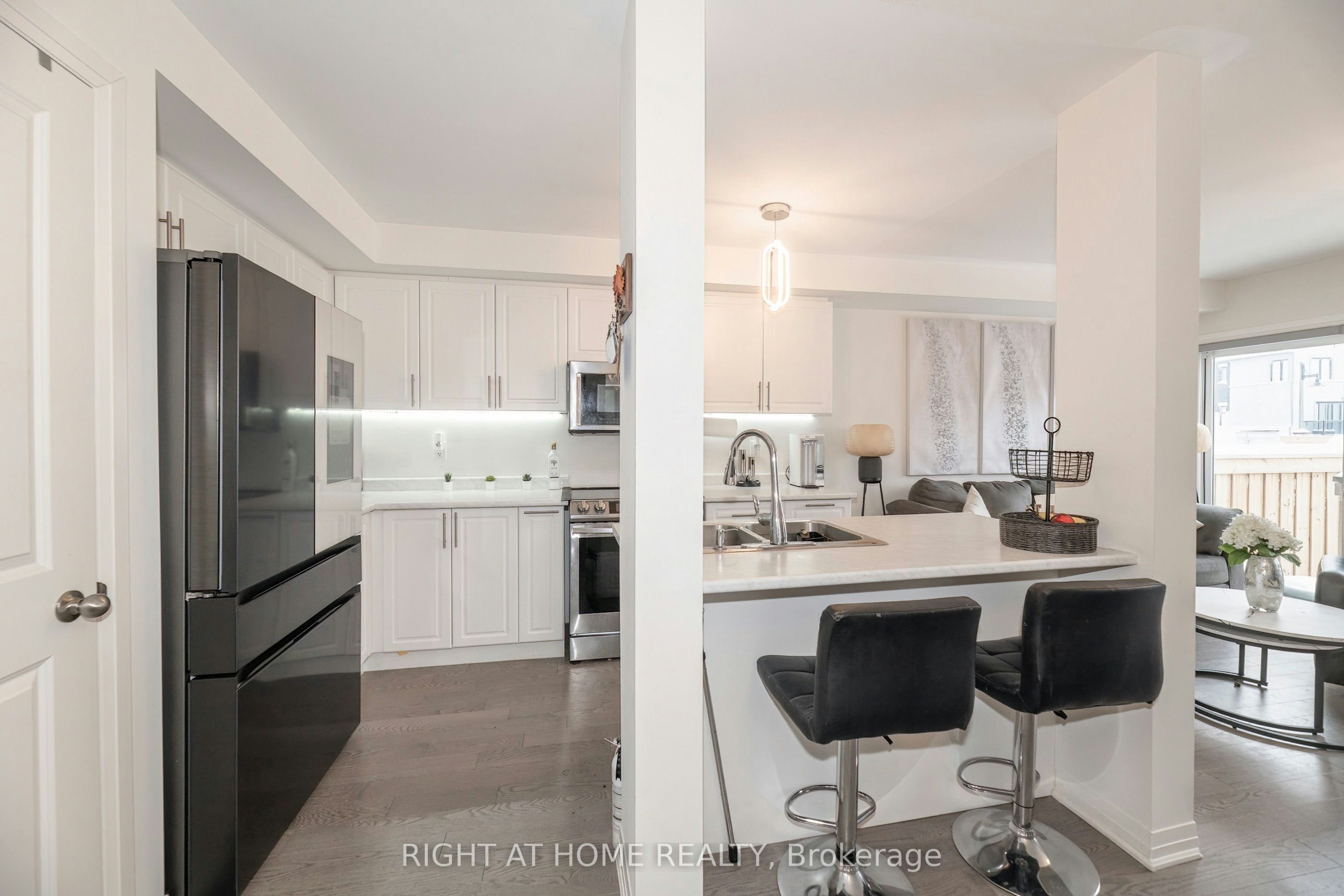 30 Caspian Square, Clarington, ON, L1C 7G3 - 7