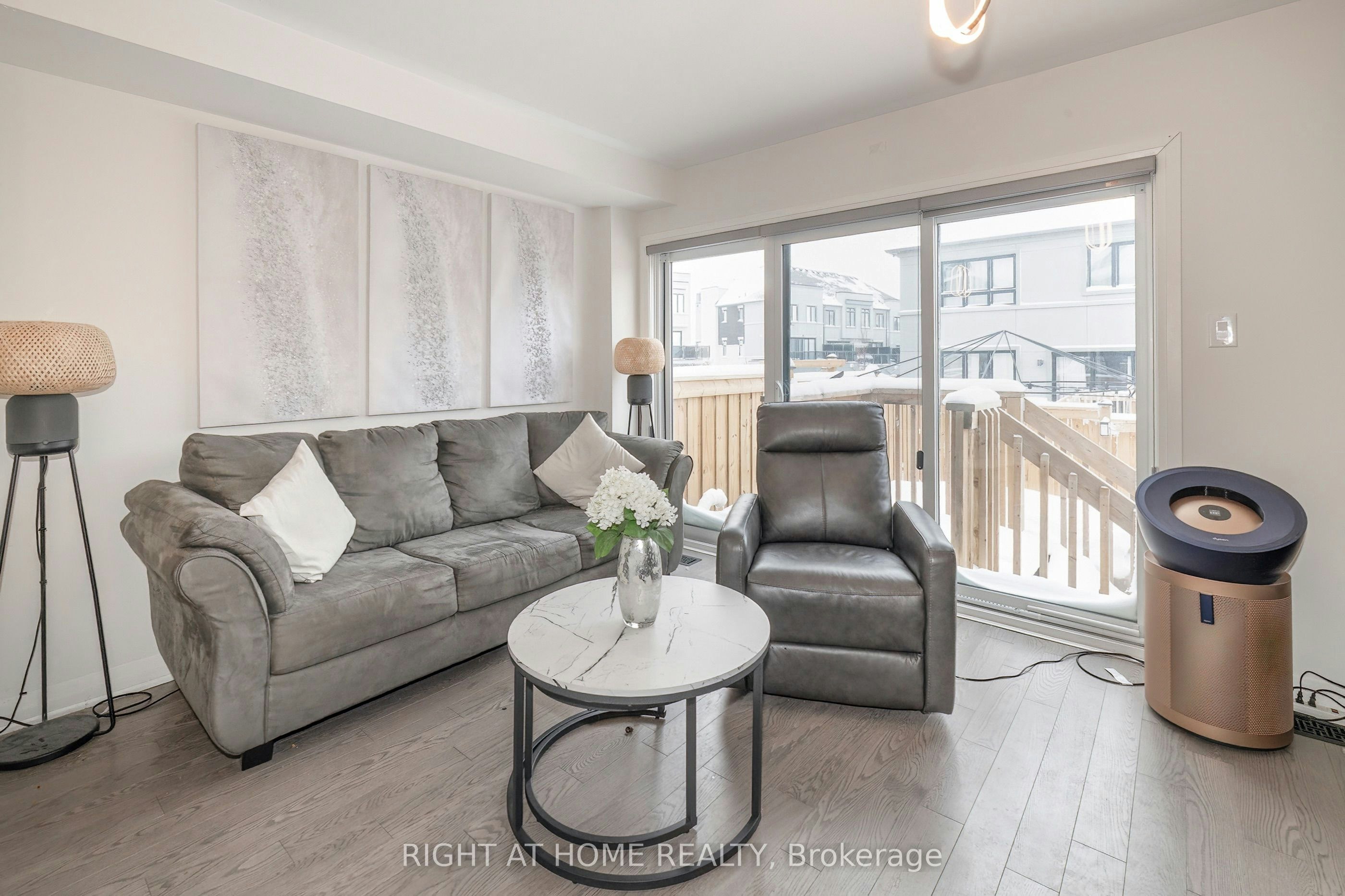 30 Caspian Square, Clarington, ON, L1C 7G3 - 11
