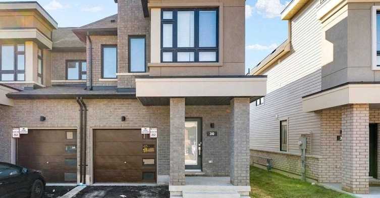 30 Caspian Square, Clarington, ON, L1C 7G3