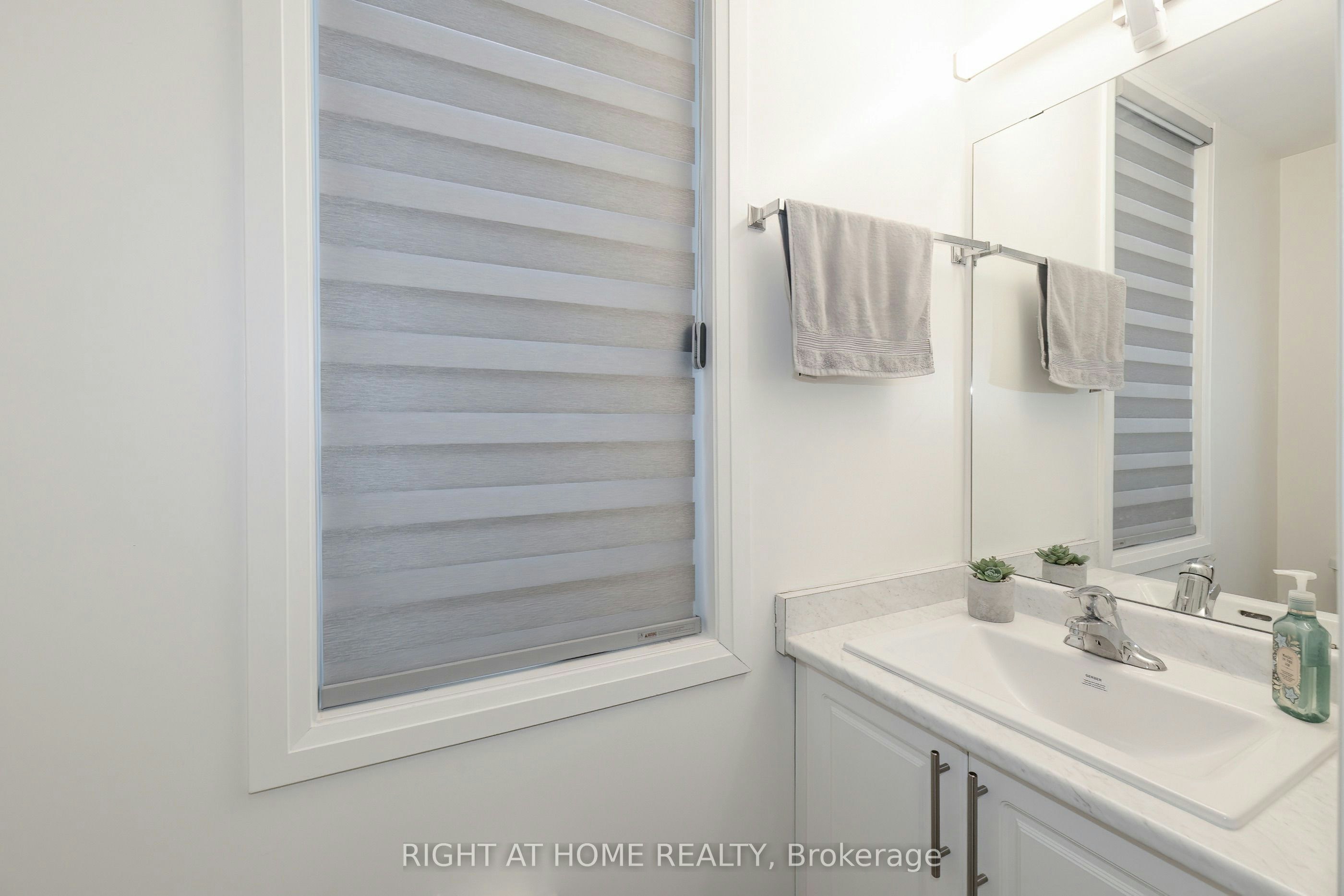 30 Caspian Square, Clarington, ON, L1C 7G3 - 30