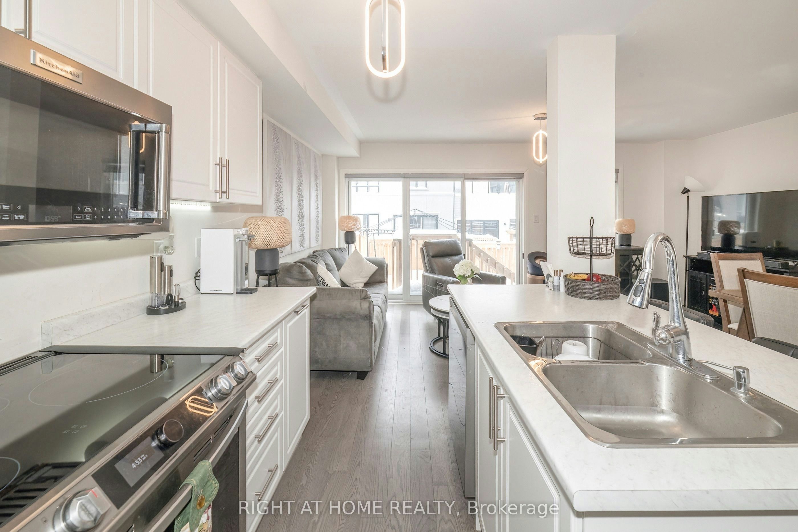 30 Caspian Square, Clarington, ON, L1C 7G3 - 9