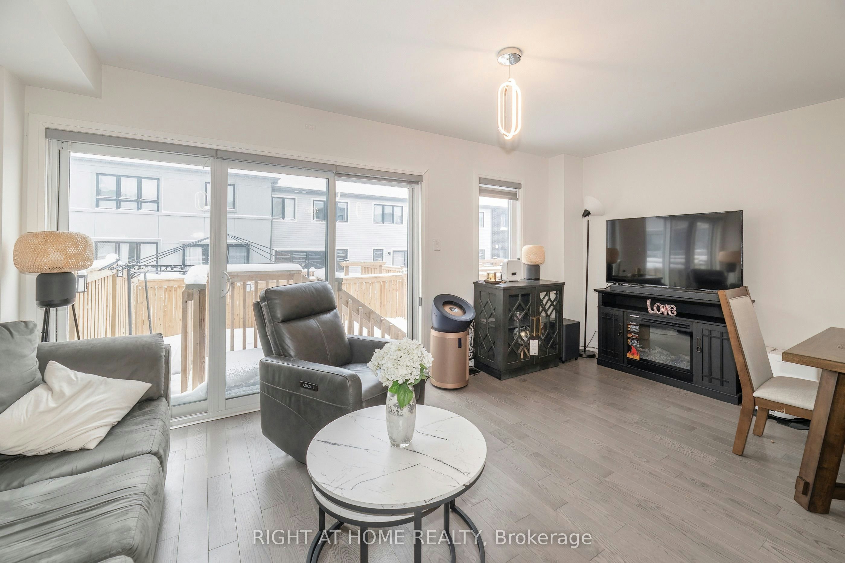 30 Caspian Square, Clarington, ON, L1C 7G3 - 14