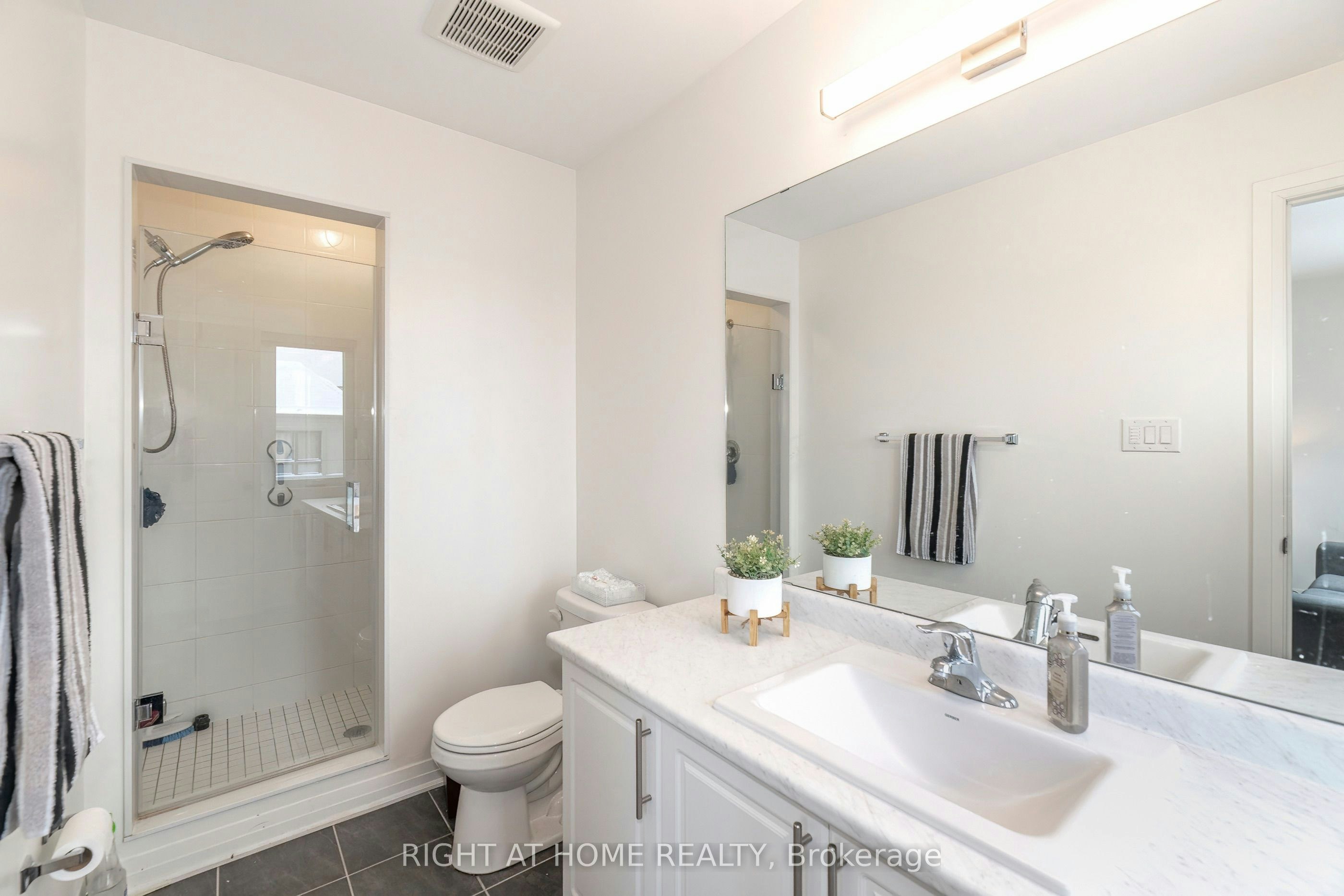 30 Caspian Square, Clarington, ON, L1C 7G3 - 20