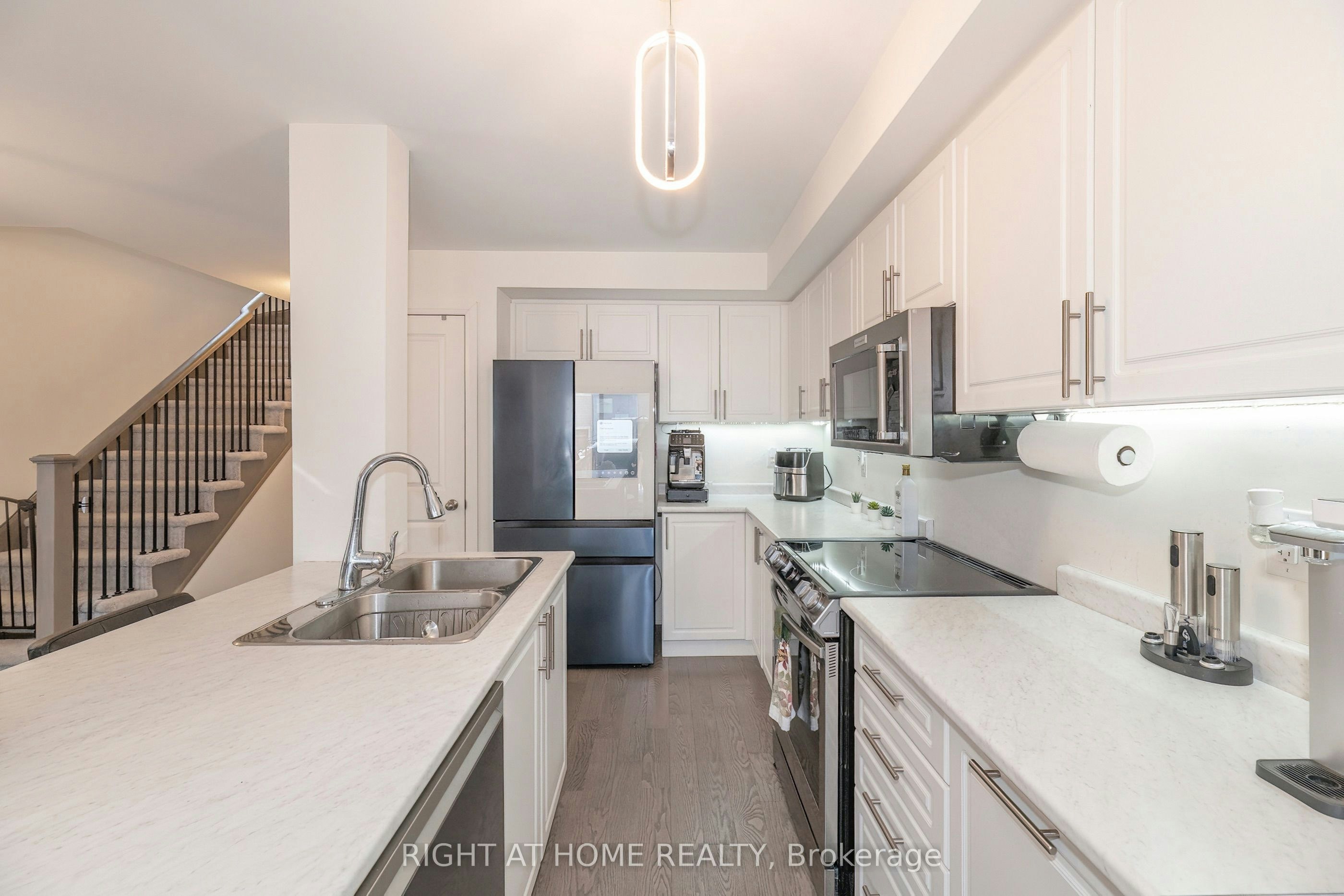 30 Caspian Square, Clarington, ON, L1C 7G3 - 5