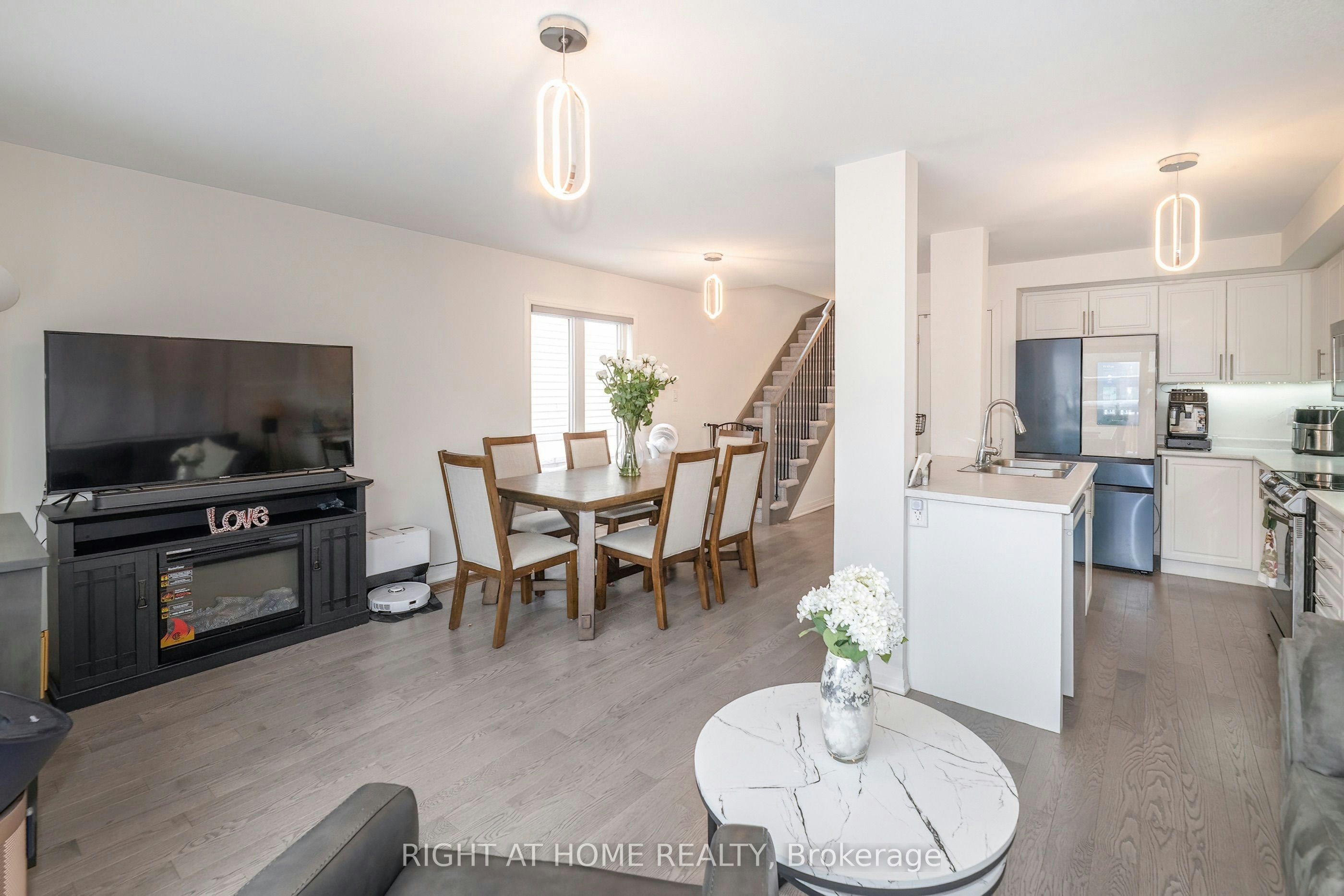 30 Caspian Square, Clarington, ON, L1C 7G3 - 10