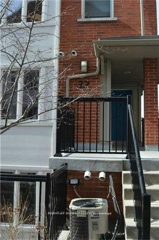 2-32 Florence Wyle Lane, Toronto, ON, M4M 3E7