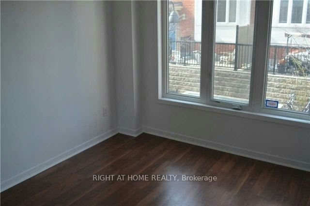 2-32 Florence Wyle Lane, Toronto, ON, M4M 3E7 - 3