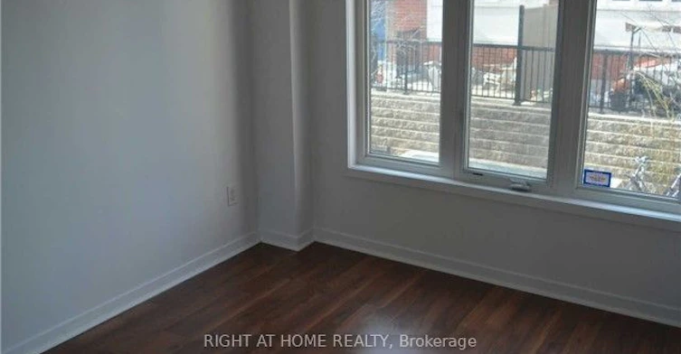 2-32 Florence Wyle Lane, Toronto, ON, M4M 3E7 - 3