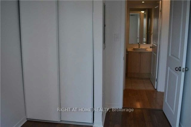 2-32 Florence Wyle Lane, Toronto, ON, M4M 3E7 - 2