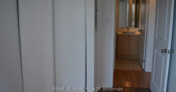 2-32 Florence Wyle Lane, Toronto, ON, M4M 3E7 - 2
