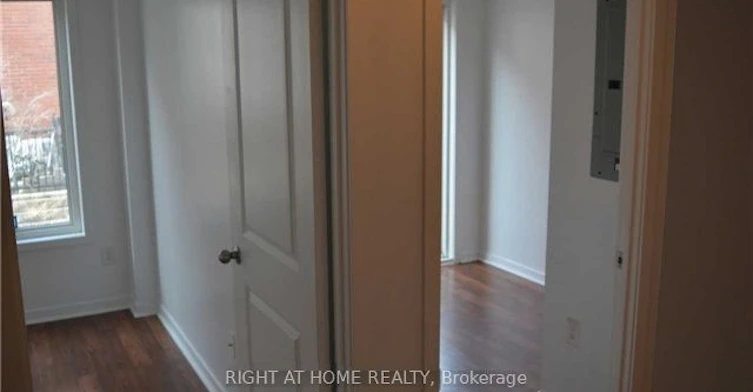2-32 Florence Wyle Lane, Toronto, ON, M4M 3E7 - 4