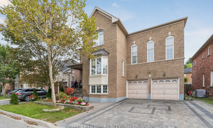 13 Weston Crescent