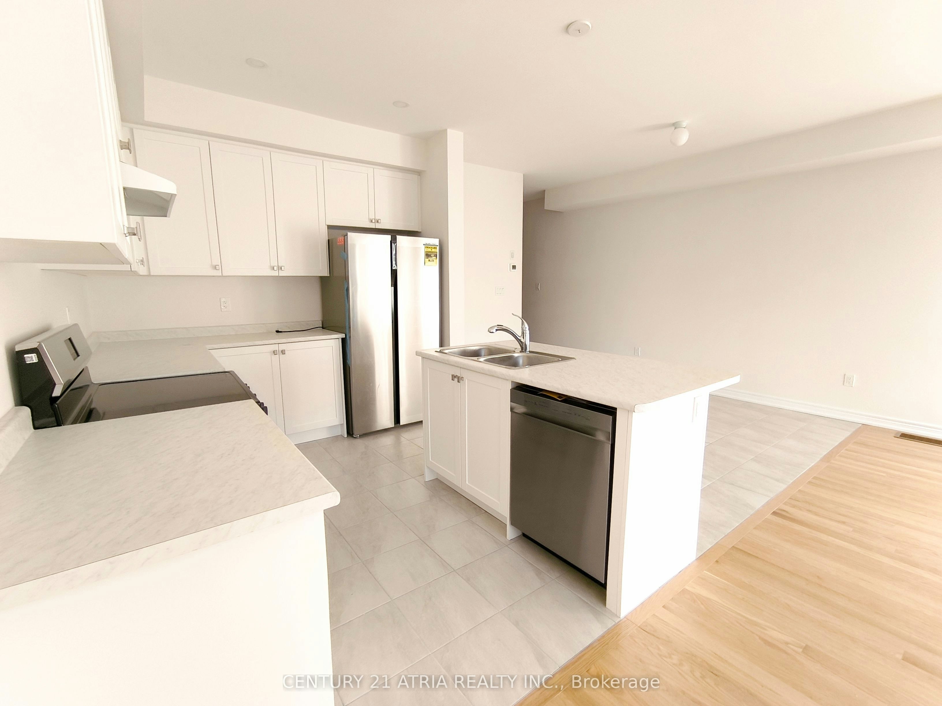 913 Elizabeth Mckenzie Drive, Pickering, ON, L1X 0P5 - 7