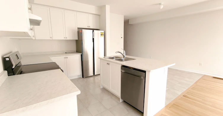913 Elizabeth Mckenzie Drive, Pickering, ON, L1X 0P5 - 7