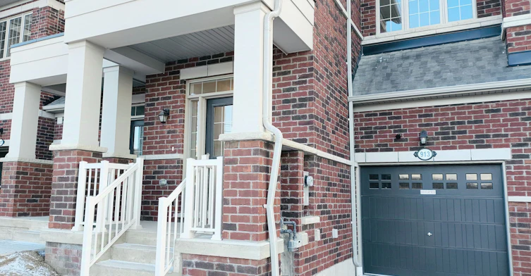 913 Elizabeth Mckenzie Drive, Pickering, ON, L1X 0P5 - 2