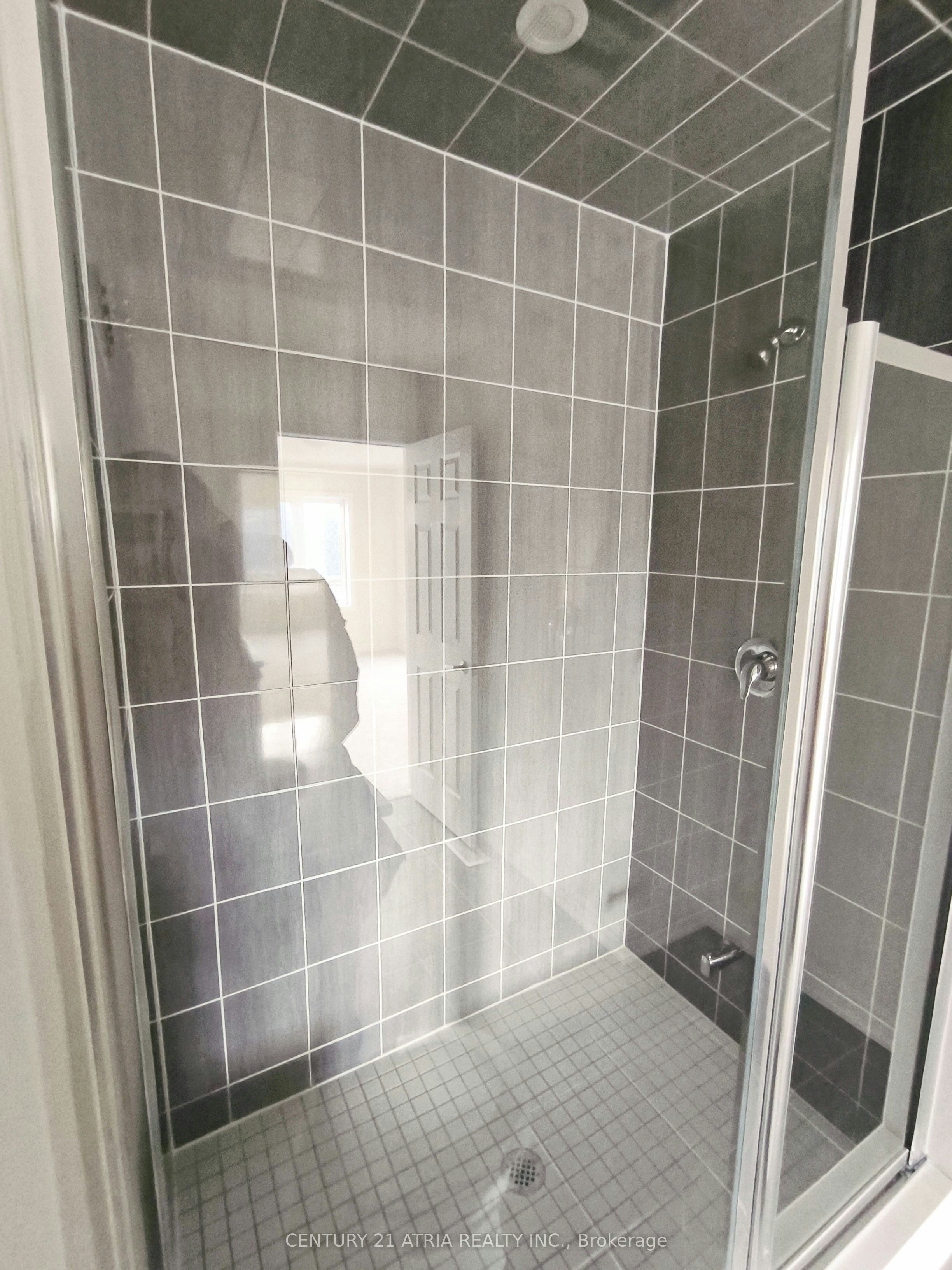 913 Elizabeth Mckenzie Drive, Pickering, ON, L1X 0P5 - 14