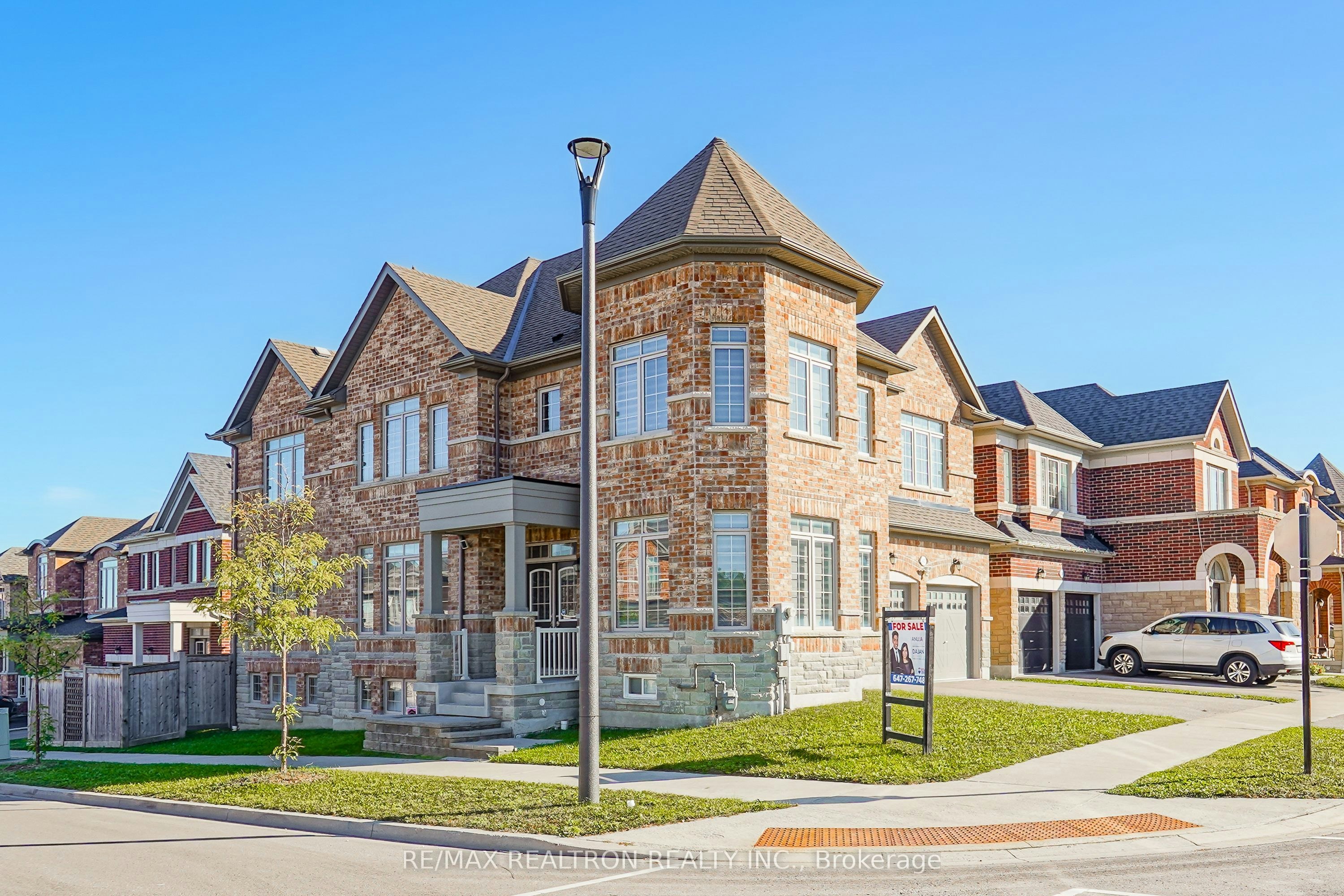 2431 Hibiscus Drive, Pickering, ON, L1X 0H1