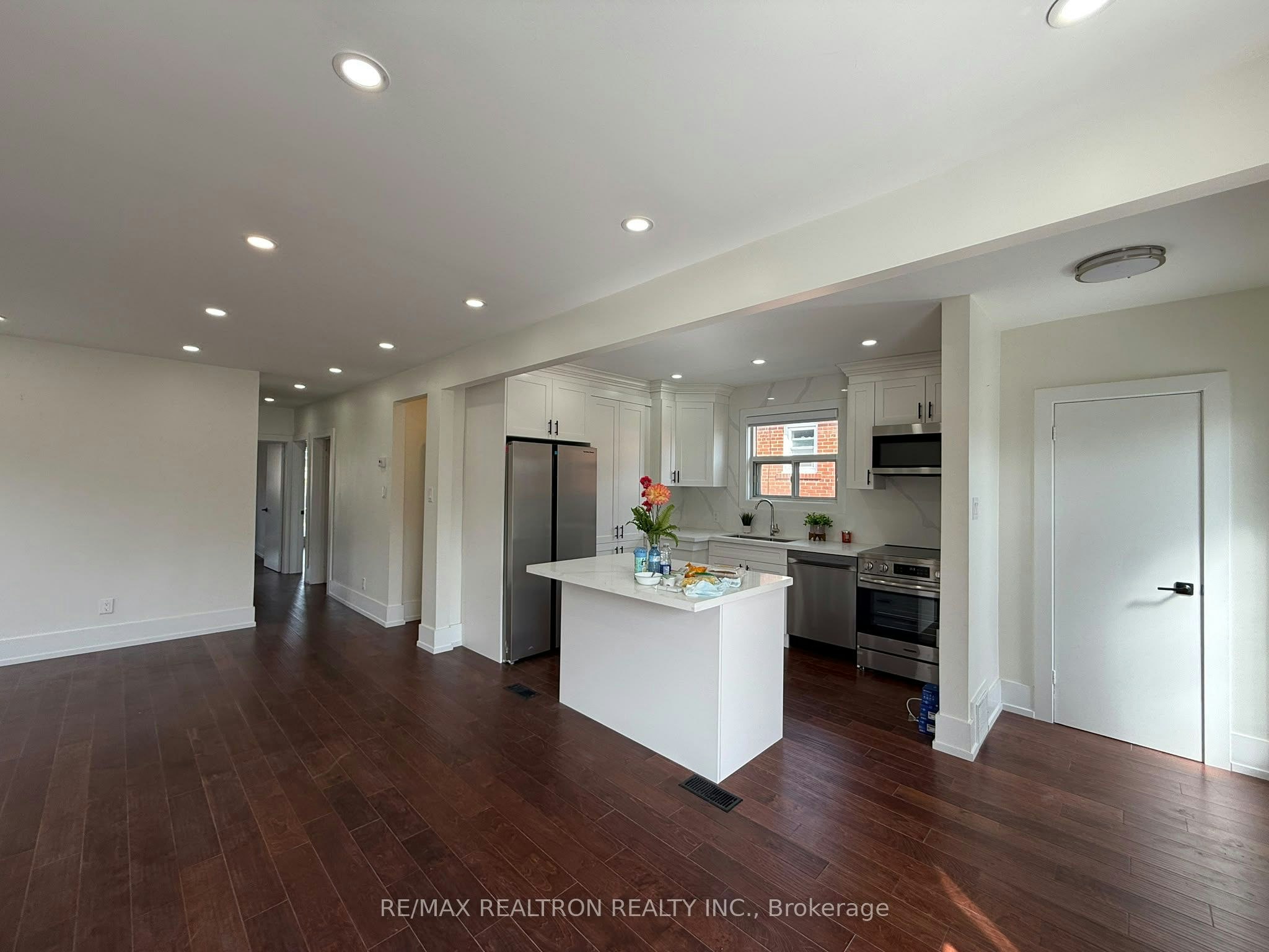 30 Japonica Road, Toronto, ON, M1R 4S2 - 4