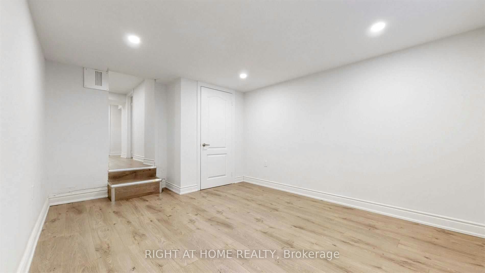 Bsmt-8 Airley Crescent, Toronto, ON, M4J 4H6 - 15