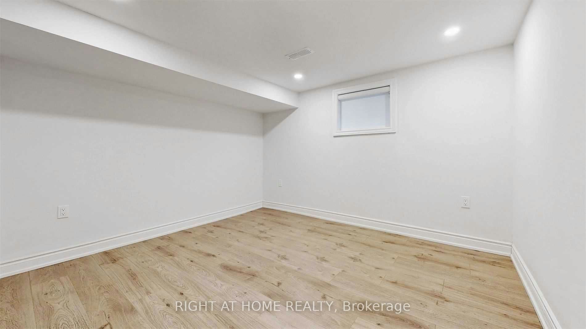 Bsmt-8 Airley Crescent, Toronto, ON, M4J 4H6 - 16
