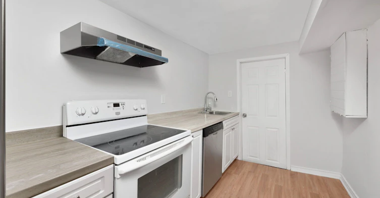 Lower-903 Liverpool Road, Pickering, ON, L1W 1S5 - 8