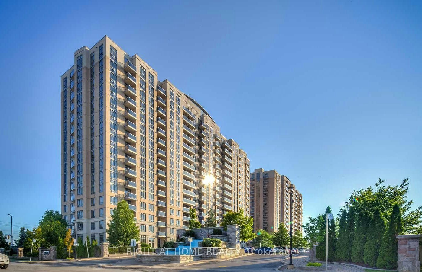 727-18 Mondeo Drive, Toronto, ON, M1P 5C8