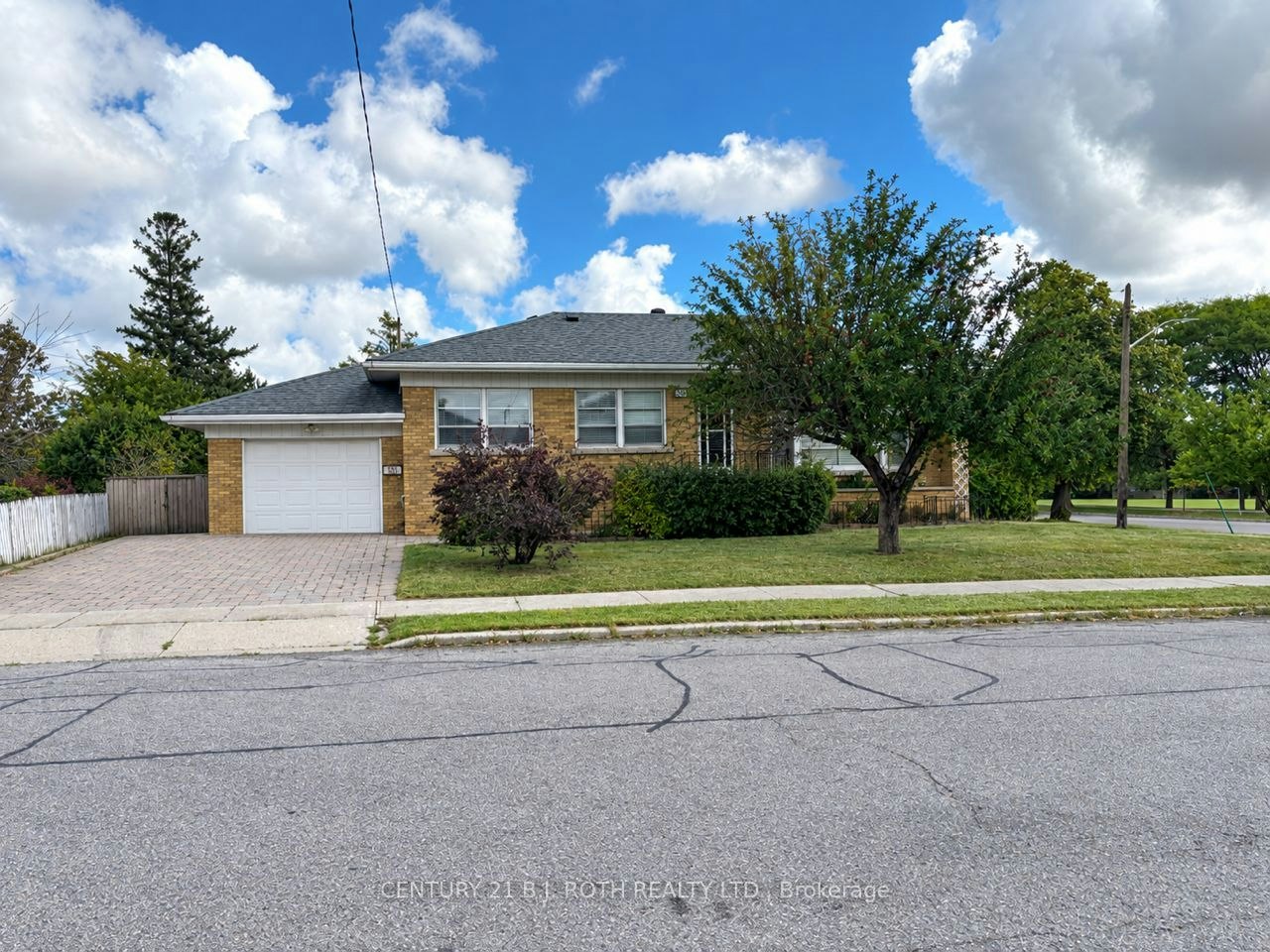 33 Lewiston Road, Toronto, ON, M1P 1X8