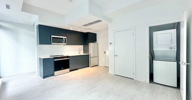 132C-1612 Charles Street, Whitby, ON, L1N 0P3
