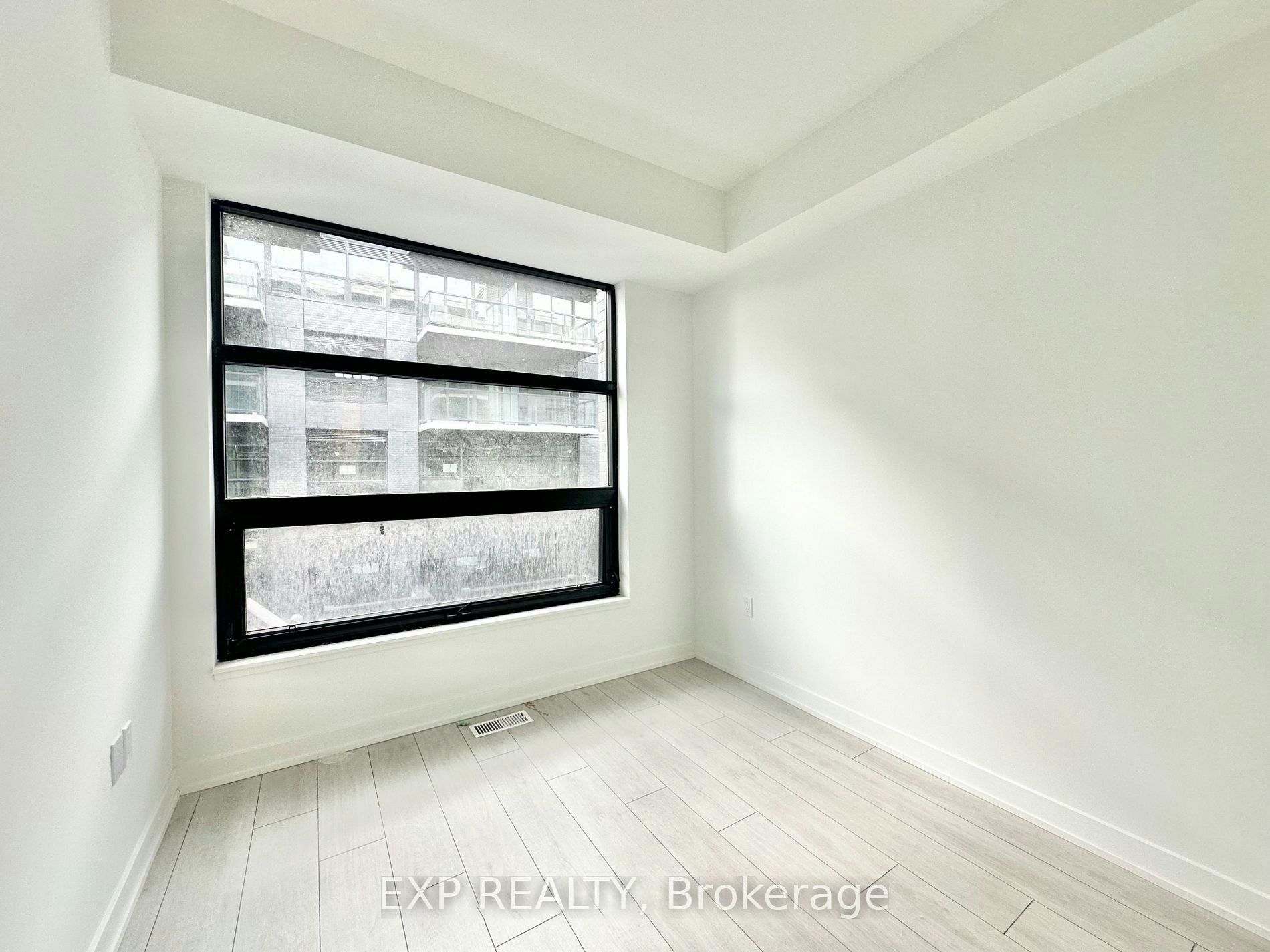 132C-1612 Charles Street, Whitby, ON, L1N 0P3 - 11