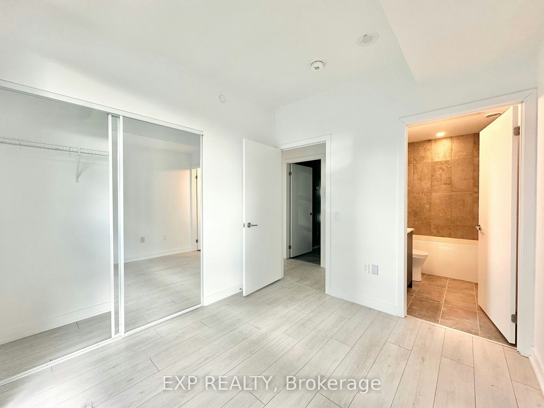 132C-1612 Charles Street, Whitby, ON, L1N 0P3 - 9