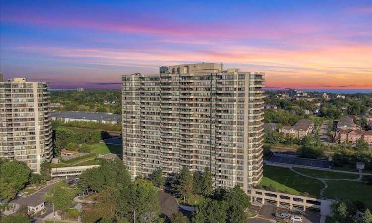1927-3 Greystone Walk Drive N