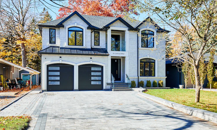 24 Larwood Boulevard
