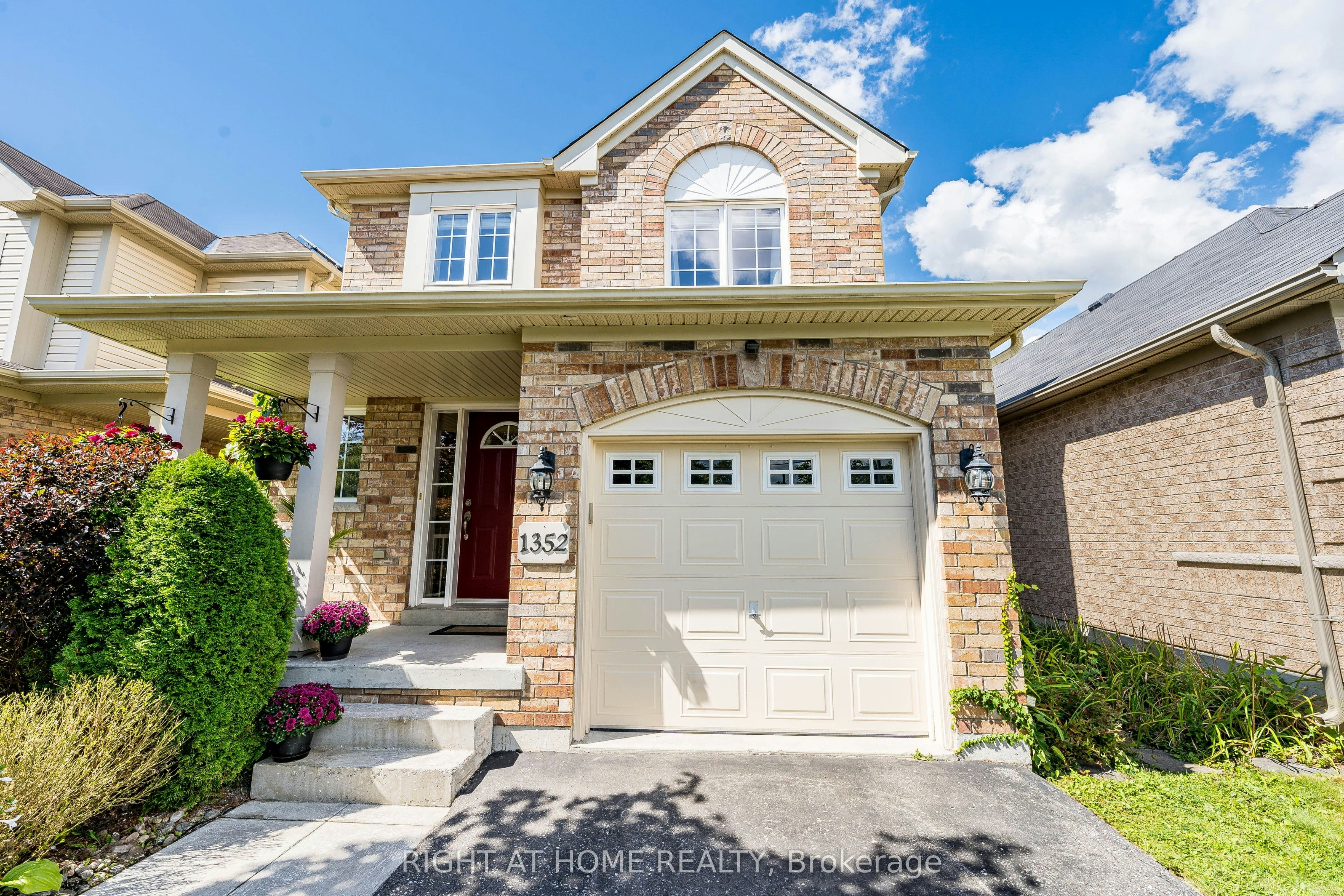 1352 Wadebridge Crescent, Oshawa, ON, L1K 3B2