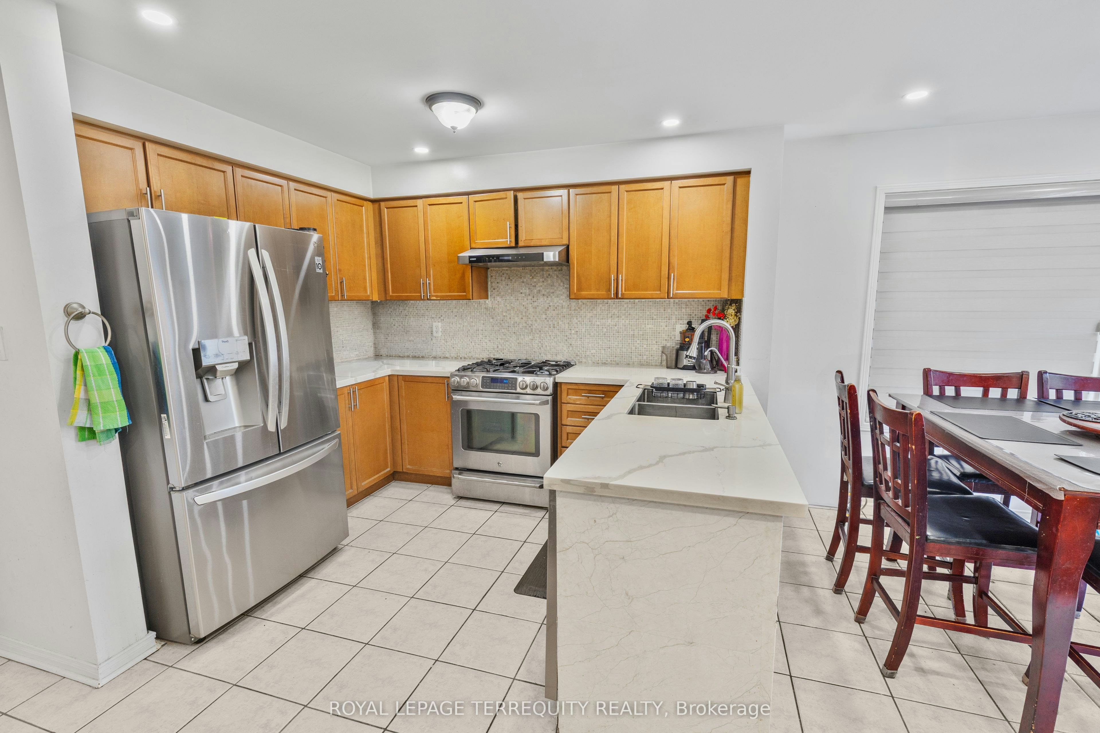 44 Thackery Drive, Ajax, ON, L1T 0B4 - 6