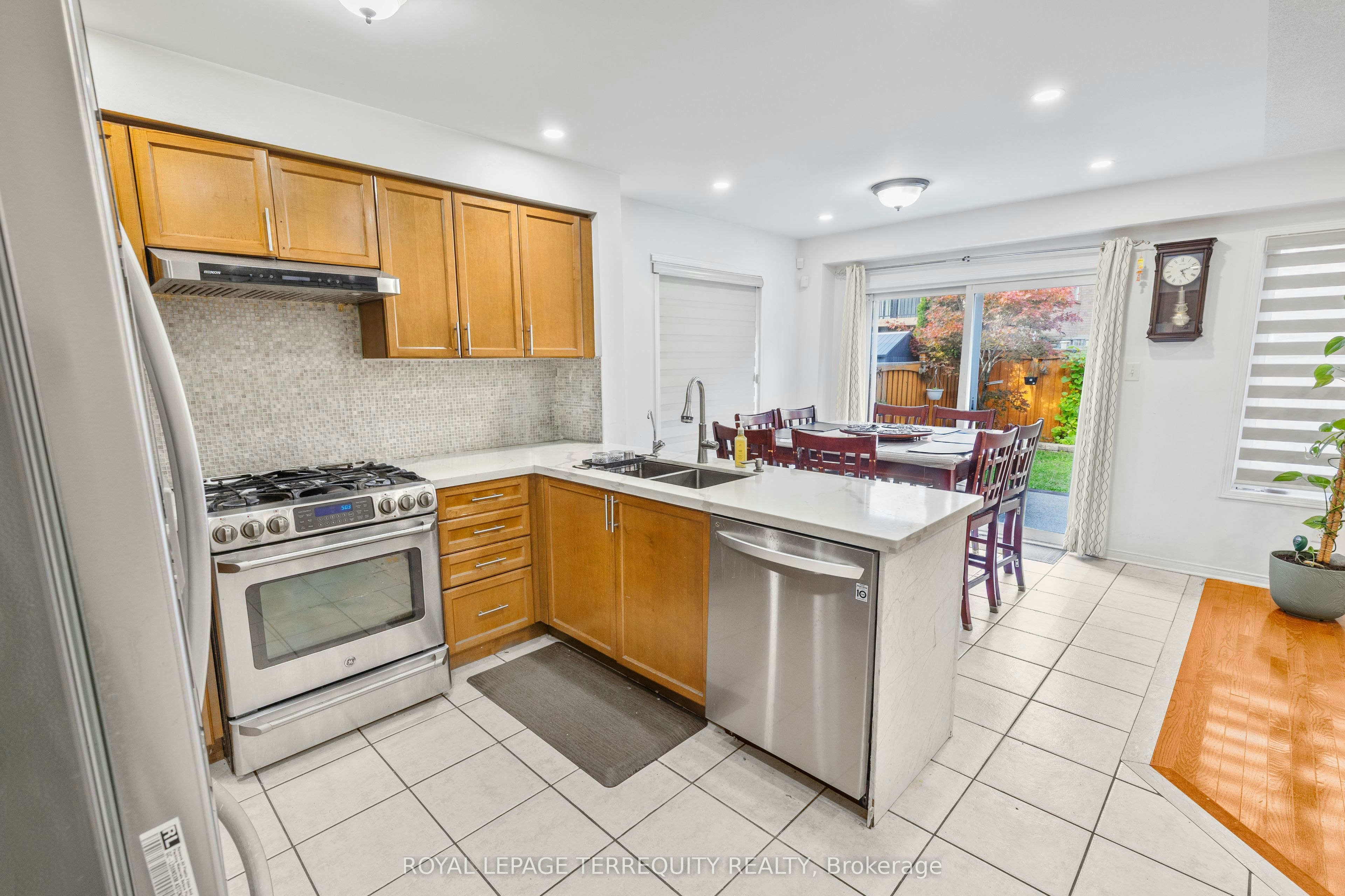 44 Thackery Drive, Ajax, ON, L1T 0B4 - 5