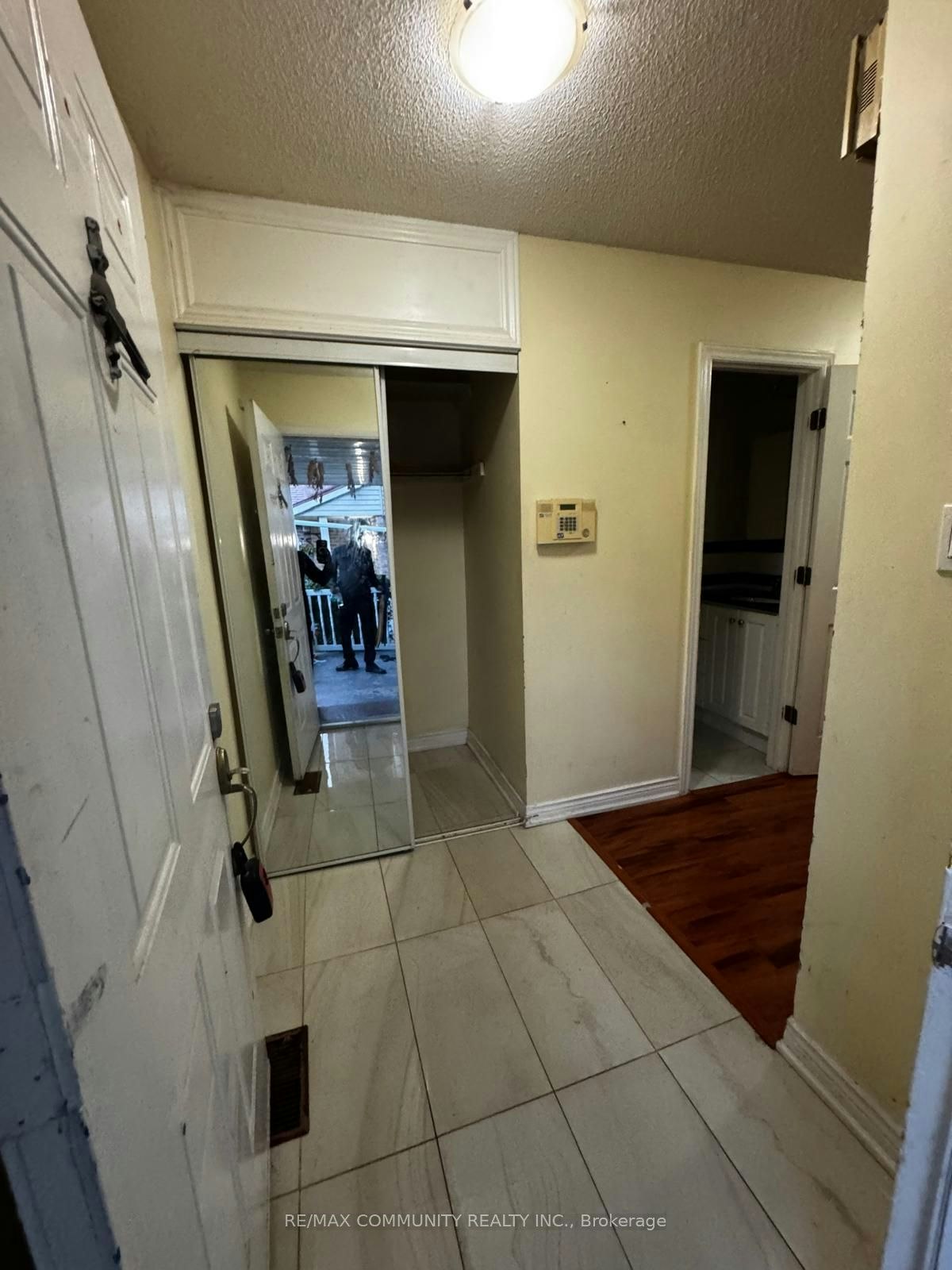Upper-56 Overlord Crescent, Toronto, ON, M1B 4P3 - 6