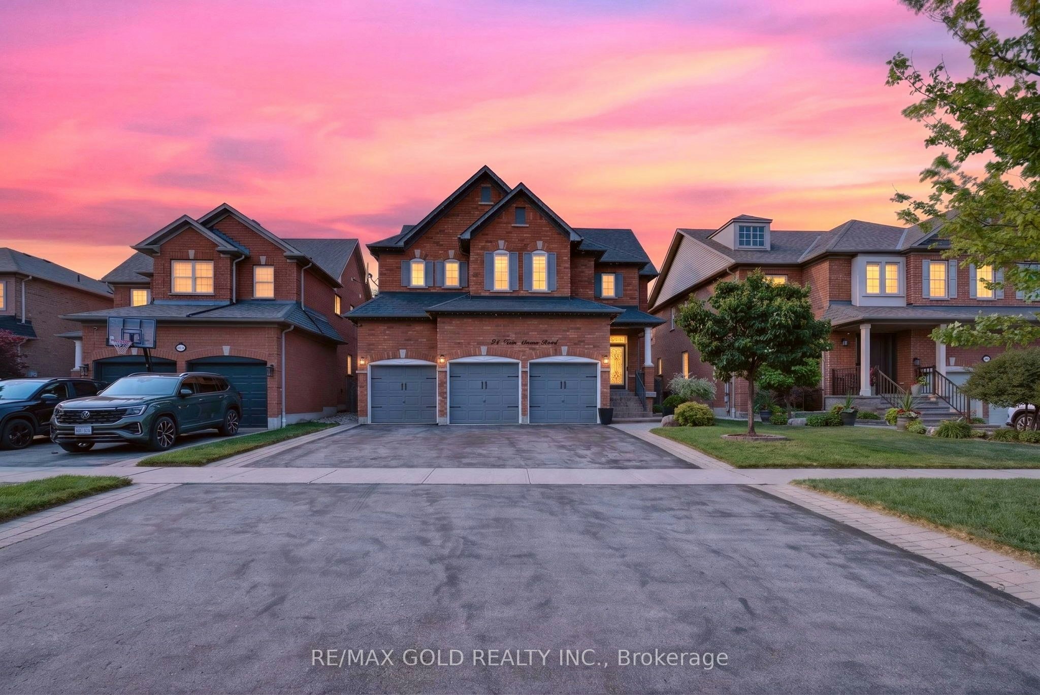 94 Twin Streams Road, Whitby, ON, L1P 0A4